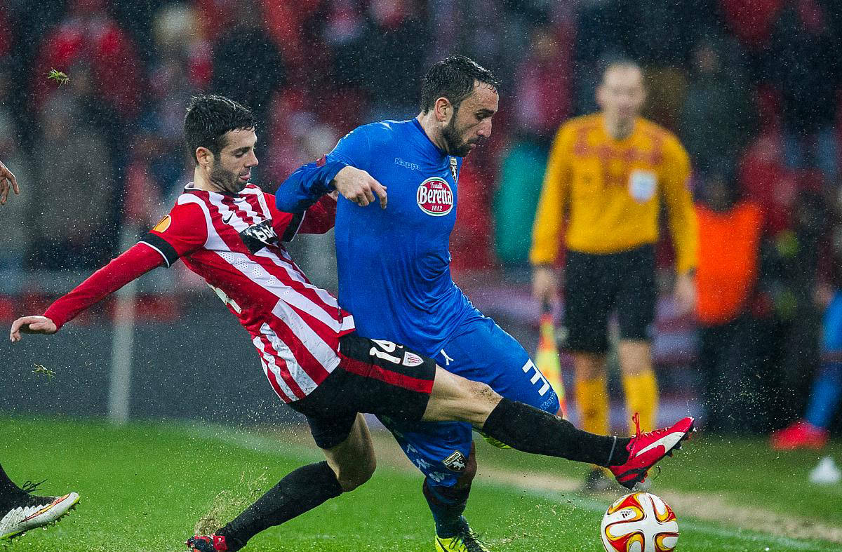 包含比利亚雷亚尔获得重要胜利，士气大涨的词条