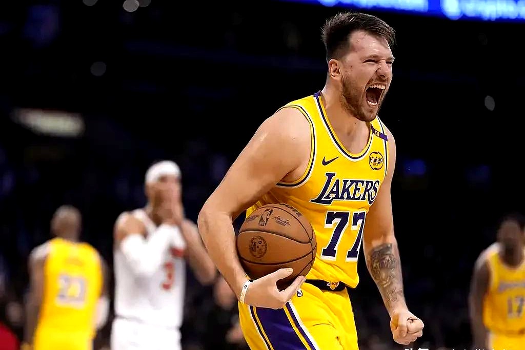 东契奇连续三场比赛得分超过领先优势明显，美国队不断突破！